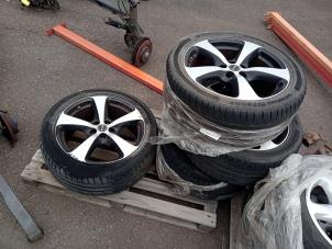 Gebruikte Sportvelgen Set Volkswagen Multivan T5 (7E/7HC/7HF/7HM) 2.5 Tdi Prijs € 630,00 Margeregeling aangeboden door Zelissen V.O.F. autodemontage