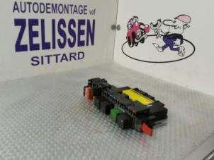 Gebruikte Zekeringkast Mercedes S (W220) 3.2 S-320 18V Prijs € 73,50 Margeregeling aangeboden door Zelissen V.O.F. autodemontage