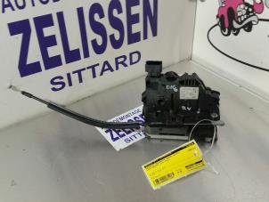 Begagnade Dörrlåsmekanism, 2-dörrars, höger Fiat Ducato (250) 3.0 D 177 MultiJet II Power Pris € 36,75 Marginaltabell erbjuds av Zelissen V.O.F. autodemontage