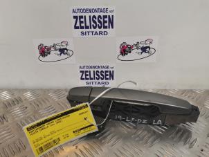 Gebruikte Portiergreep 4Deurs links-achter Toyota Corolla (E12) 1.6 16V VVT-i Prijs € 21,00 Margeregeling aangeboden door Zelissen V.O.F. autodemontage