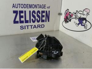Gebruikte Deurslot Mechaniek 2Deurs links Ford Fiesta 6 (JA8) 1.25 16V Prijs € 31,50 Margeregeling aangeboden door Zelissen V.O.F. autodemontage