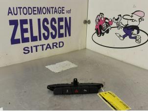 Gebruikte Paniekverlichtings Schakelaar Opel Insignia Sports Tourer 1.6 CDTI 16V 136 Prijs € 57,75 Margeregeling aangeboden door Zelissen V.O.F. autodemontage