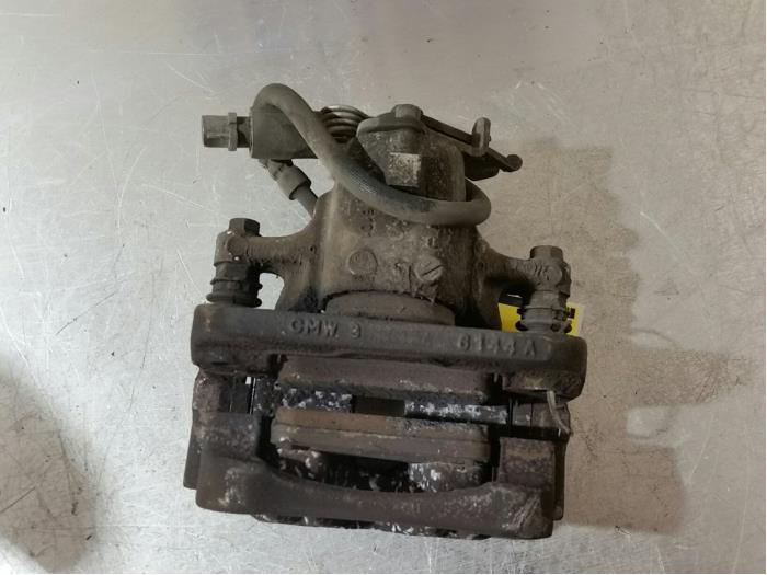 Remklauw (Tang) links-achter van een Opel Insignia Sports Tourer 1.6 CDTI 16V 136 2017