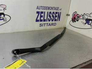 Gebruikte Ruitenwisserarm voor Opel Insignia Sports Tourer 1.6 CDTI 16V 136 Prijs € 36,75 Margeregeling aangeboden door Zelissen V.O.F. autodemontage