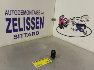 Gebruikte Handrem schakelaar Opel Insignia Sports Tourer 1.6 CDTI 16V 136 Prijs € 15,75 Margeregeling aangeboden door Zelissen V.O.F. autodemontage