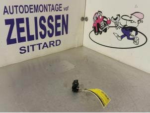 Gebruikte Centrale deurvergrendeling Schakelaar Opel Insignia Sports Tourer 1.6 CDTI 16V 136 Prijs € 15,75 Margeregeling aangeboden door Zelissen V.O.F. autodemontage