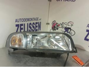 Gebruikte Koplamp rechts Volvo S80 (TR/TS) 2.4 SE 20V 170 Prijs € 52,50 Margeregeling aangeboden door Zelissen V.O.F. autodemontage