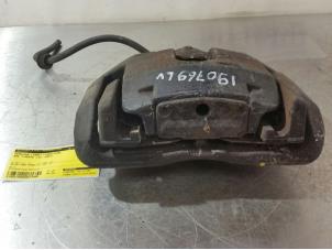 Używane Zacisk hamulcowy lewy przód BMW 7 serie (E65/E66/E67) 735i,Li 3.6 V8 32V Cena € 68,25 Procedura marży oferowane przez Zelissen V.O.F. autodemontage