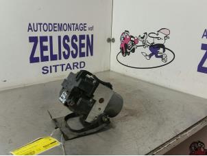 Używane Pompa ABS Mitsubishi Space Star (DG) 1.8 MPi 16V Cena € 78,75 Procedura marży oferowane przez Zelissen V.O.F. autodemontage