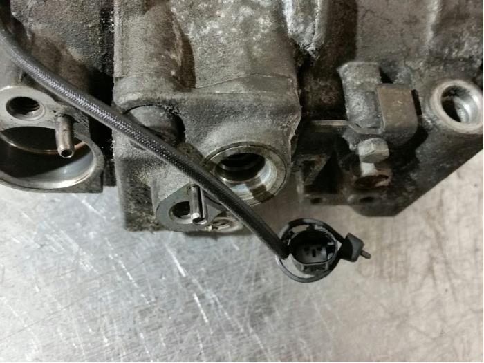 Luftkonditioneringspump från en Mercedes-Benz C (W203) 2.7 C-270 CDI 20V 2001