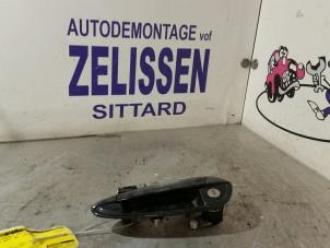 Begagnade Dörrhandtag, 2-dörrars, vänster Fiat Grande Punto (199) 1.4 T-Jet 16V Pris € 26,25 Marginaltabell erbjuds av Zelissen V.O.F. autodemontage