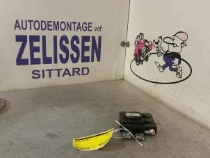 Gebruikte Antenne Versterker Mercedes S (W220) 5.0 S-500 V8 24V Prijs € 52,50 Margeregeling aangeboden door Zelissen V.O.F. autodemontage