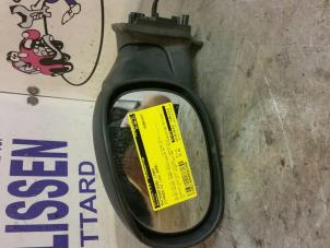 Begagnade Skärmspegel, vänster Citroen C2 (JM) 1.4 Pris € 26,25 Marginaltabell erbjuds av Zelissen V.O.F. autodemontage