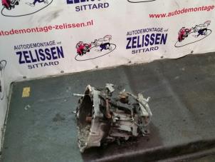 Gebruikte Versnellingsbak Fiat Doblo Cargo (223) 1.3 D 16V Multijet DPF Prijs € 472,50 Margeregeling aangeboden door Zelissen V.O.F. autodemontage