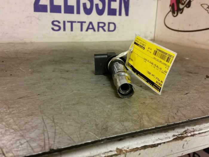Tändspole från en Volkswagen Polo IV (9N1/2/3) 1.2 12V 2002