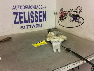 Begagnade Dörrlåsmekanism, 2-dörrars, höger Volkswagen Eos (1F7/F8) 2.0 TFSI 16V Pris € 47,25 Marginaltabell erbjuds av Zelissen V.O.F. autodemontage