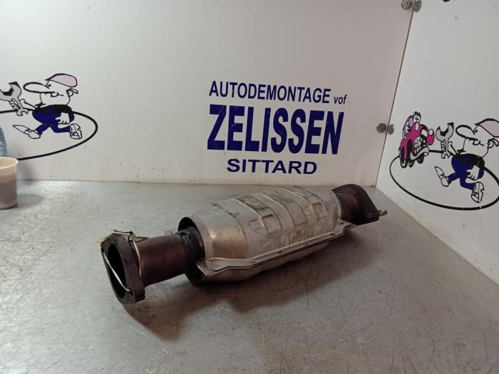 Katalytisk avgasrenare från en Mitsubishi Carisma 1.8 GDI 16V 2000