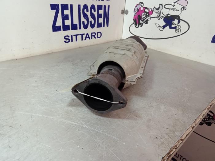 Katalytisk avgasrenare från en Mitsubishi Carisma 1.8 GDI 16V 2000