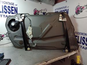 Begagnade Fönstermekanism, 2-dörrars, höger fram Mercedes A (W169) 1.7 A-170 Pris € 63,00 Marginaltabell erbjuds av Zelissen V.O.F. autodemontage