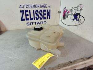 Begagnade Expansionskärl Ford Focus 3 1.6 Ti-VCT 16V 125 Pris € 21,00 Marginaltabell erbjuds av Zelissen V.O.F. autodemontage