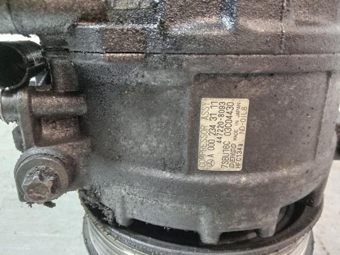 Luftkonditioneringspump från en Mercedes-Benz ML I (163) 270 2.7 CDI 20V 2001