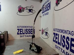 Gebruikte Deurslot Mechaniek 4Deurs links-achter Hyundai I30 Prijs € 52,50 Margeregeling aangeboden door Zelissen V.O.F. autodemontage