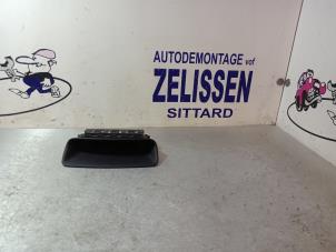 Gebruikte Display Interieur Peugeot 308 SW (4E/H) 1.6 VTI 16V Prijs € 31,50 Margeregeling aangeboden door Zelissen V.O.F. autodemontage