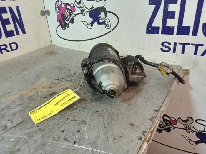 Startmotor från en Mercedes-Benz ML I (163) 270 2.7 CDI 20V 2001