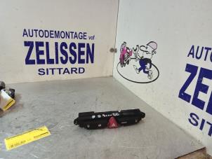 Begagnade Nödbelysningsbrytare Kia Cee'd (EDB5) 1.4 CVVT 16V Pris € 21,00 Marginaltabell erbjuds av Zelissen V.O.F. autodemontage