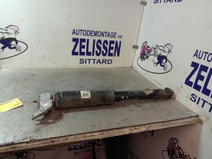 Gebruikte Schokdemper links-achter Opel Insignia Sports Tourer 1.8 16V Ecotec Prijs € 52,50 Margeregeling aangeboden door Zelissen V.O.F. autodemontage