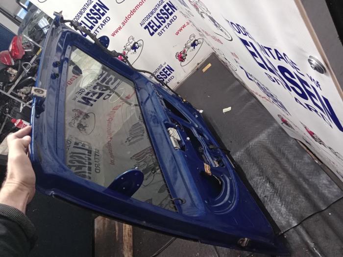 Baklucka från en Fiat Doblo 2011