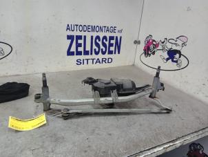 Gebruikte Ruitenwismotor + Mechaniek Peugeot 1007 (KM) 1.4 Prijs € 47,25 Margeregeling aangeboden door Zelissen V.O.F. autodemontage