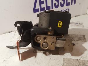 Begagnade ABS-pump Opel Calibra 2.0i Pris på förfrågan erbjuds av Zelissen V.O.F. autodemontage