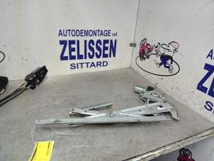 Begagnade Fönstermekanism, 4-dörrars, höger fram Daihatsu Sirion 2 (M3) 1.3 16V DVVT Pris € 36,75 Marginaltabell erbjuds av Zelissen V.O.F. autodemontage