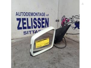 Begagnade Skärmspegel, vänster Mercedes A (W176) 1.6 A-180 16V Pris € 204,75 Marginaltabell erbjuds av Zelissen V.O.F. autodemontage