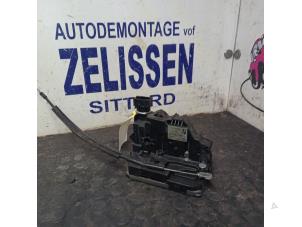 Gebruikte Deurslot Mechaniek 4Deurs rechts-voor Fiat Ducato (250) 2.2 D 100 Multijet Euro 4 Prijs € 78,75 Margeregeling aangeboden door Zelissen V.O.F. autodemontage