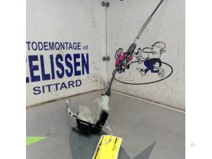 Begagnade Dörrlåsmekanism, 4-dörrars, höger fram Peugeot 208 I (CA/CC/CK/CL) 1.2 12V e-THP PureTech 110 Pris € 52,50 Marginaltabell erbjuds av Zelissen V.O.F. autodemontage