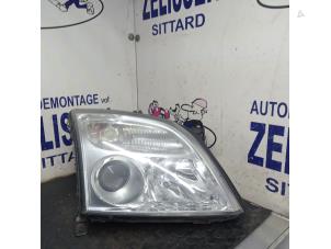 Używane Reflektor prawy Opel Vectra C GTS 2.2 16V Cena € 63,00 Procedura marży oferowane przez Zelissen V.O.F. autodemontage