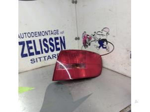Begagnade Baklykta, höger Audi A6 Avant (C6) 2.0 TDI 16V Pris € 42,00 Marginaltabell erbjuds av Zelissen V.O.F. autodemontage