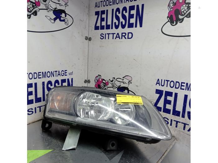 Strålkastare, höger från en Audi A6 Avant (C6) 2.0 TDI 16V 2007