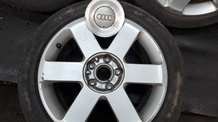 Zestaw felg sportowych + opony zimowe z Audi A4 Cabriolet (B6) 3.0 V6 30V Quattro 2003