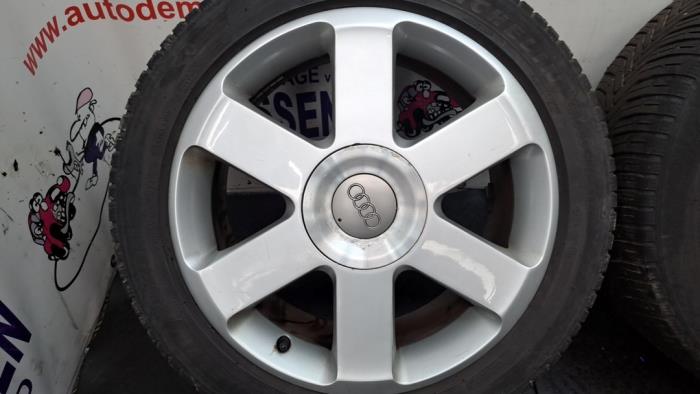 Zestaw felg sportowych + opony zimowe z Audi A4 Cabriolet (B6) 3.0 V6 30V Quattro 2003