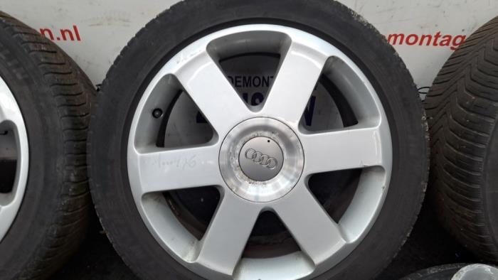 Zestaw felg sportowych + opony zimowe z Audi A4 Cabriolet (B6) 3.0 V6 30V Quattro 2003