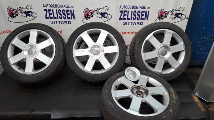 Zestaw felg sportowych + opony zimowe z Audi A4 Cabriolet (B6) 3.0 V6 30V Quattro 2003