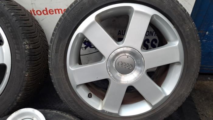 Zestaw felg sportowych + opony zimowe z Audi A4 Cabriolet (B6) 3.0 V6 30V Quattro 2003