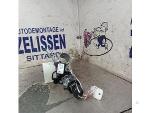 Begagnade Tändningslås + nyckel Chevrolet Aveo (300) 1.3 D 16V Pris € 78,75 Marginaltabell erbjuds av Zelissen V.O.F. autodemontage