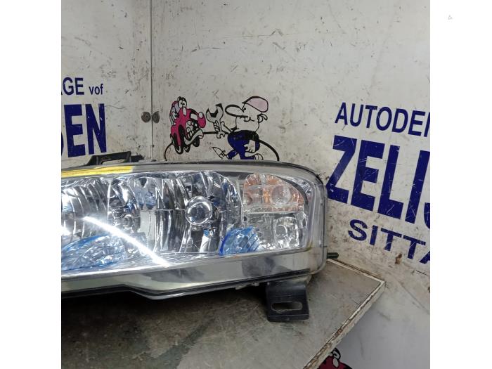 Strålkastare, vänster från en Fiat Stilo (192A/B) 2.4 20V Abarth 3-Drs. 2004