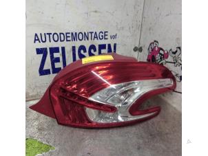 Begagnade Baklykta, höger Peugeot 208 I (CA/CC/CK/CL) 1.2 Vti 12V PureTech 82 Pris € 57,75 Marginaltabell erbjuds av Zelissen V.O.F. autodemontage