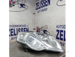Używane Reflektor prawy Volkswagen Passat Variant (3C5) 2.0 FSI 16V Cena € 63,00 Procedura marży oferowane przez Zelissen V.O.F. autodemontage