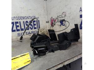 Gebruikte Deurslot Mechaniek 4Deurs links-voor Ford Focus 3 Wagon 1.0 Ti-VCT EcoBoost 12V 125 Prijs € 52,50 Margeregeling aangeboden door Zelissen V.O.F. autodemontage